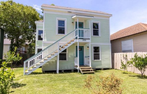 3914 Ursuline St, Galveston, TX 77550