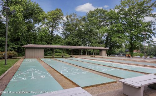 39 Lexington Ct, Tinton Falls NJ 07701-5472 exterior