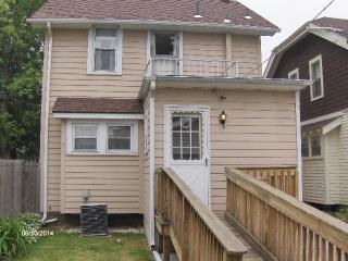 825 Geneva Ave, Toledo OH  43609-3037 exterior