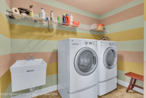 333 Princeton Ct, Tinton Falls NJ  07702-4058 exterior