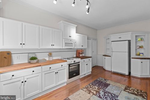 121 Ctr St, Haddonfield NJ 08033-1803 exterior