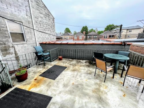2129 Southport Ave, Chicago IL  60614-4017 exterior