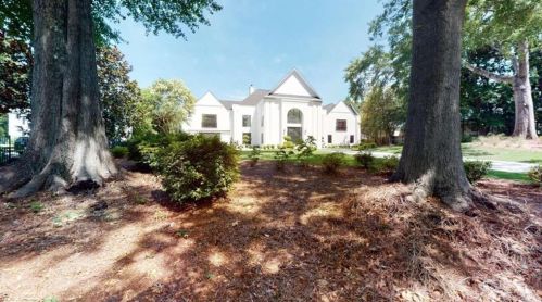 3206 Arden Rd, Atlanta GA  30327-1262 exterior