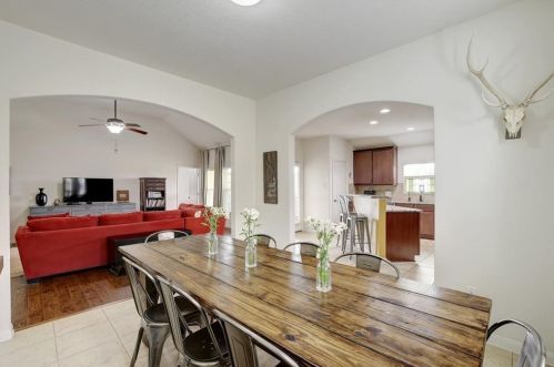 1265 Twin Estates Dr, Uhland TX 78640 exterior