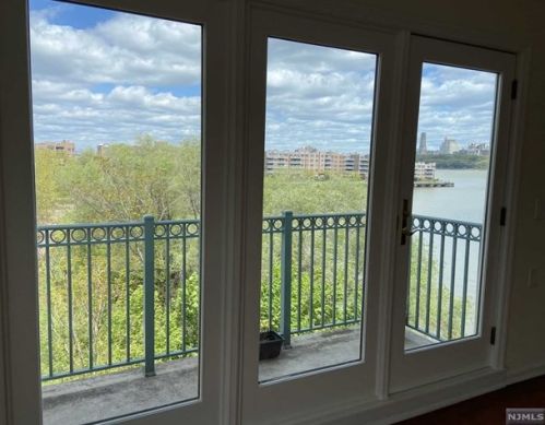 338 The Promenade, Edgewater NJ  07020-2122 exterior