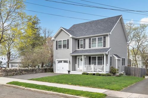 11 Liberty St, Huntington, CT 06484-3012