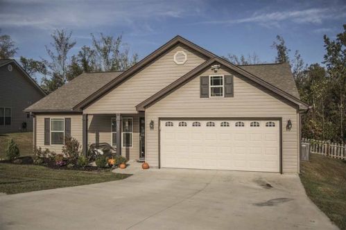 657 Chastine Dr, Spartanburg, SC 29301-5969