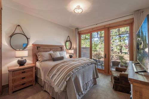10240 Valmont Trl, Truckee CA  96161-2072 exterior
