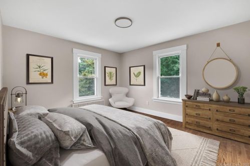 198 Meadow St, Huntington CT  06484-2265 exterior