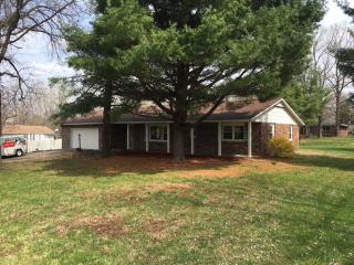 114 Pineview Rd, Carbondale, IL 62901-5430