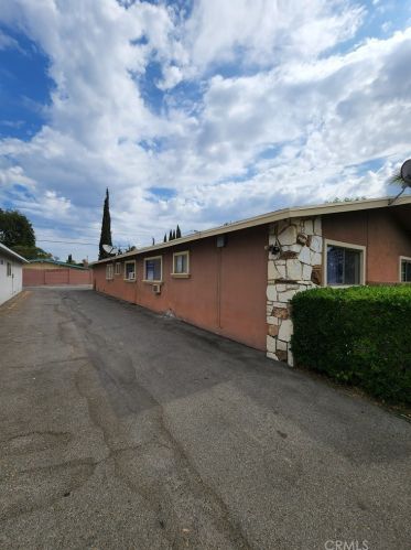 2109 Juno Ave, Anaheim CA  92804-4518 exterior