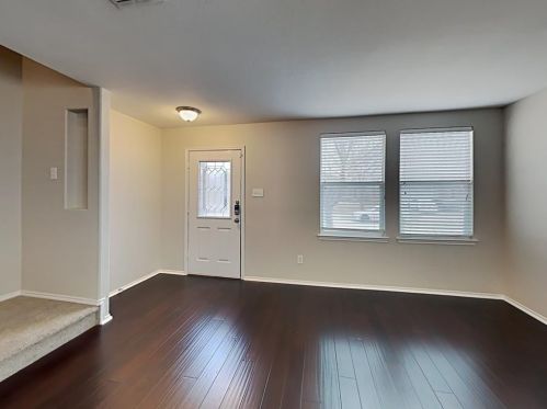 7453 Candler Dr, Fort Worth, TX 76131-5105