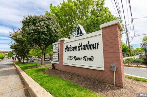 1203 River Rd, Edgewater NJ  07020-1456 exterior
