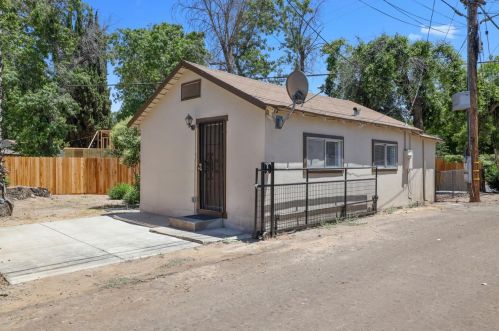 211 Burney St, Modesto, CA 95354-2607