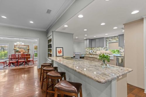 6127 Dilbeck Ln, Dallas TX  75240-5350 exterior