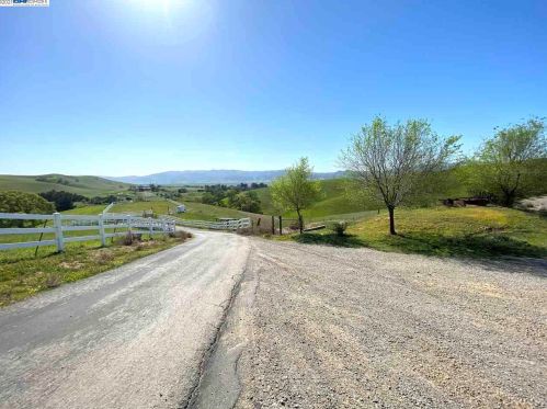 3331 Little Valley Rd, Sunol, CA 94586-9493