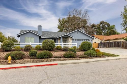 386 Quarterhorse Ln, Lake Nacimiento, CA 93446-2979