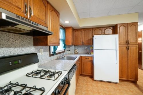 26 Van Ness Ter, Maplewood NJ 07040-3324 exterior