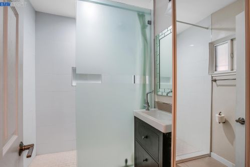 1567 Plaza Dr, San Leandro CA  94578-1968 exterior