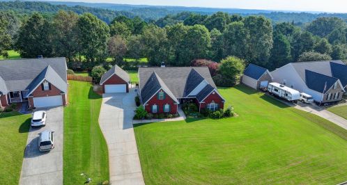 1422 Shiloh Oak Dr, Loganville, GA 30052-6757