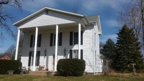 202 Juliana St, Mackinaw, IL 61755-7560