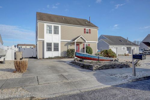 93 Wind Jammer Ct, Berkeley Township, NJ 08721-1412