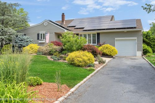 12 Homestead Pl, Holmdel Village, NJ 07733-1423