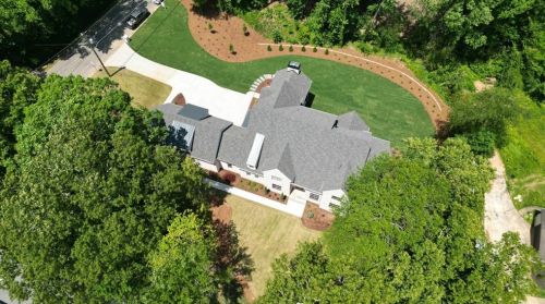 921 Heards Ferry Rd, Atlanta GA  30328-4727 exterior