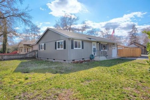 1126 Saling Ave, Medford, OR 97504-6838