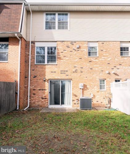 38 Catbird Ct, Trenton NJ 08648-2045 exterior