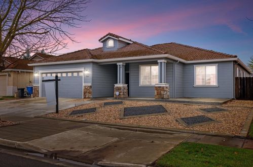 4581 Magnolia Dr, Turlock, CA 95382-7298