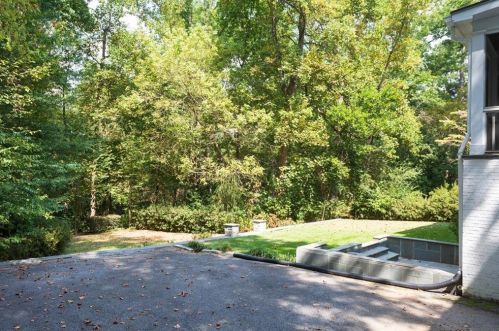 453 Manor Ridge Dr, Atlanta GA  30305-3509 exterior