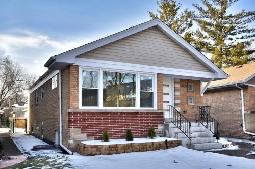 3004 East Ave, Forest View, IL 60402-3116