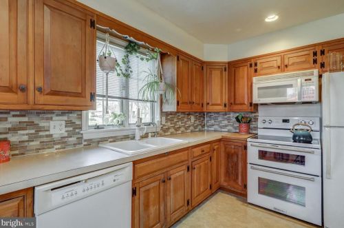 36 Academy Dr, Ephrata PA  17522-1321 exterior