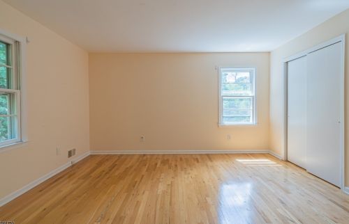 41 Springhill Rd, Dover, NJ 07869-4323