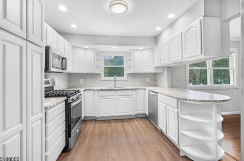 16 Hermanne Dr, Roxbury Township, NJ 07836-9502