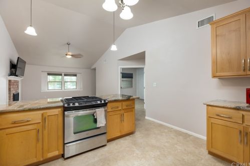 8205 Tamarind Ln, Riverside CA  92509-5179 exterior