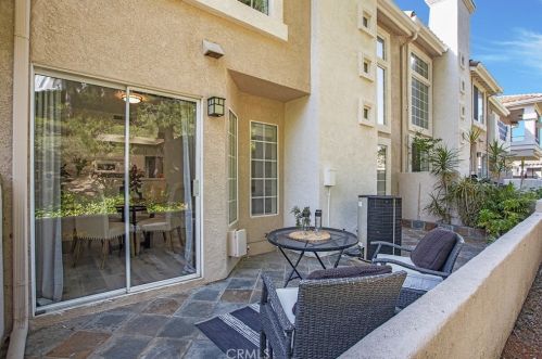 1052 Dewcrest Dr, Anaheim CA  92808-2403 exterior