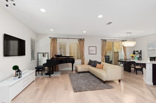 38 Latitude, Irvine CA  92618-8821 exterior