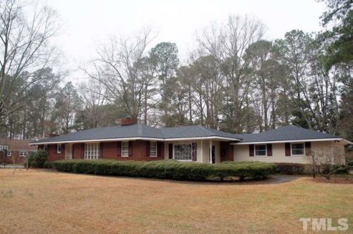 208 Glenn St, Zebulon, NC 27597-2408