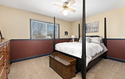 689 Sand Crk Dr, Carol Stream IL  60188-9135 exterior