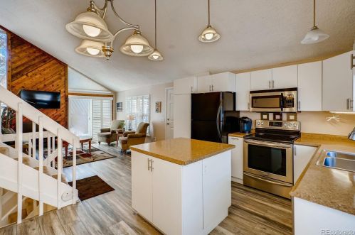 10233 Peakview Ave, Englewood CO 80111-6107 exterior