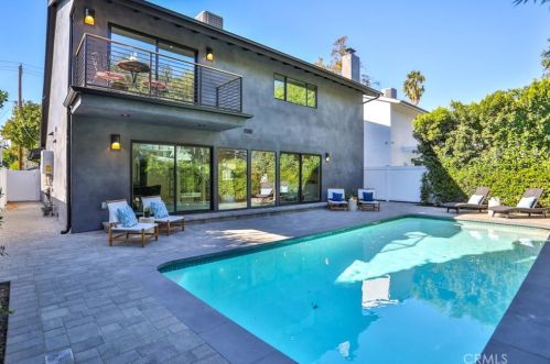 5810 Mammoth Ave, Van Nuys CA  91401-4419 exterior