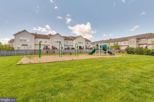 33 Holmes Dr, Charles Town WV 25414-4412 exterior