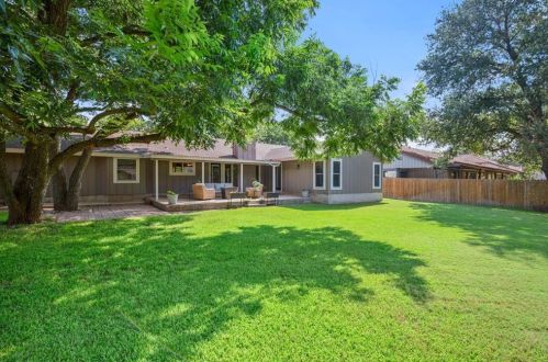 2207 Baltusrol Dr, Austin TX  78747-1202 exterior