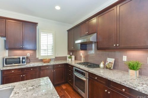 186 Pathway, Irvine CA  92618-8846 exterior