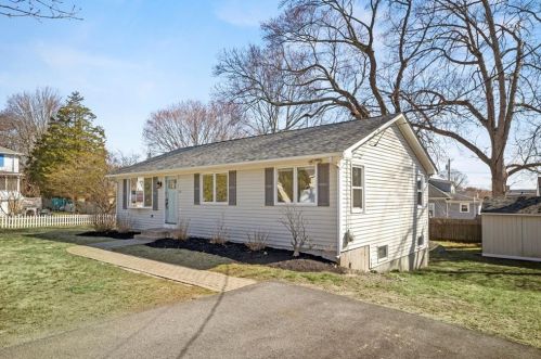 50 Phillip St, Coventry, RI 02816-7424