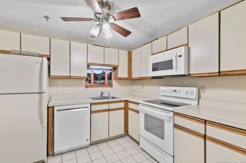 33 Putter Dr, Wallingford, CT 06492-5046