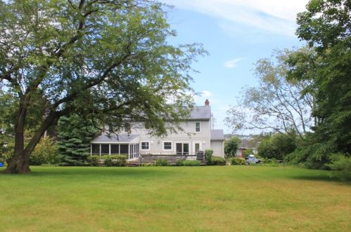 227 Eustis Ave, Middletown, RI 02840-3363