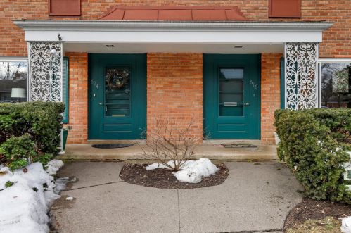 614 Carriage Hill Dr, Glenview, IL 60025-4332